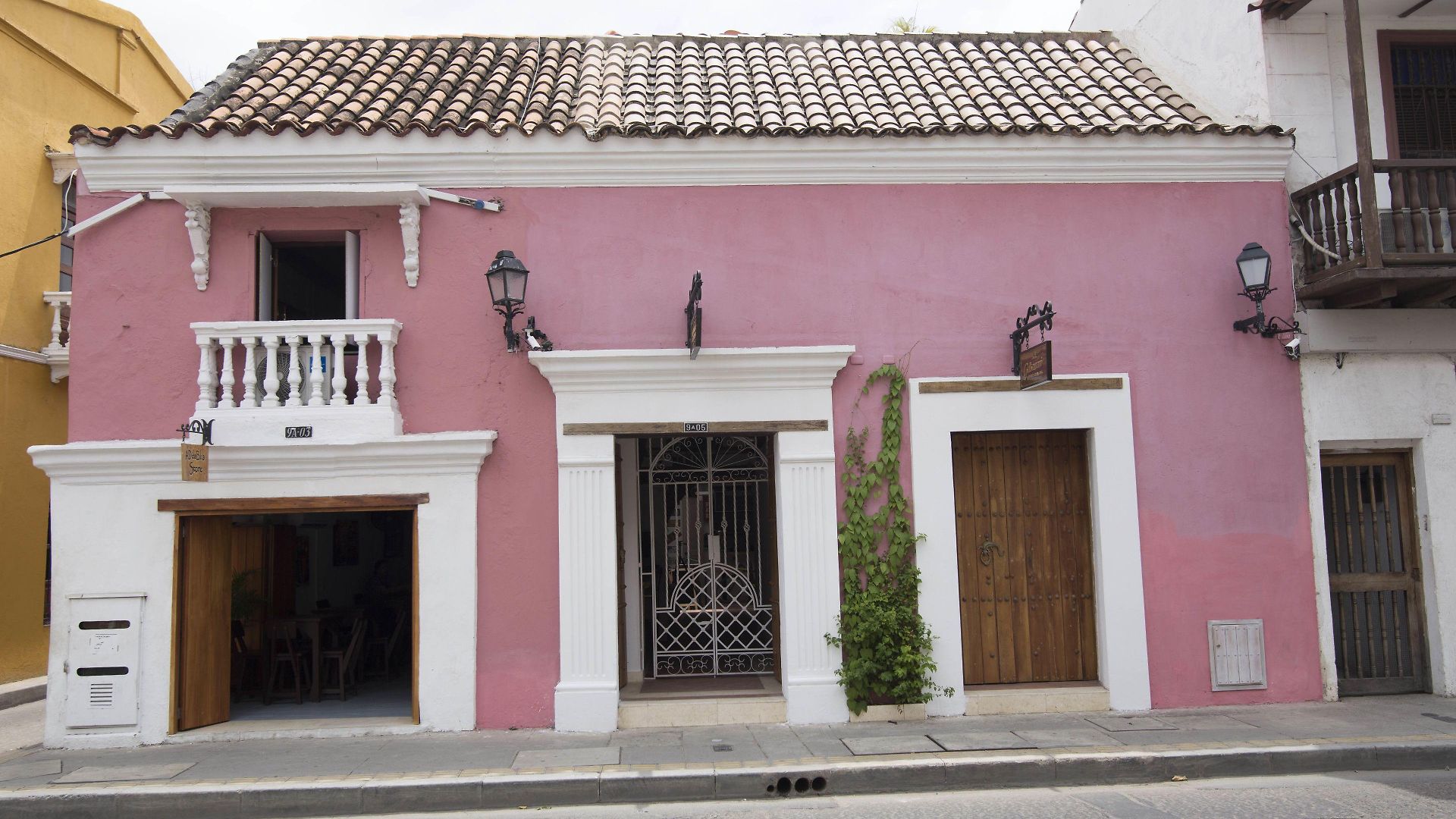 Life Is Good Cartagena