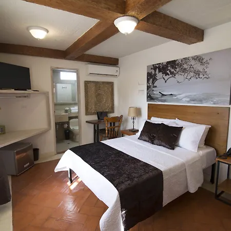 Life Is Good Hostel *